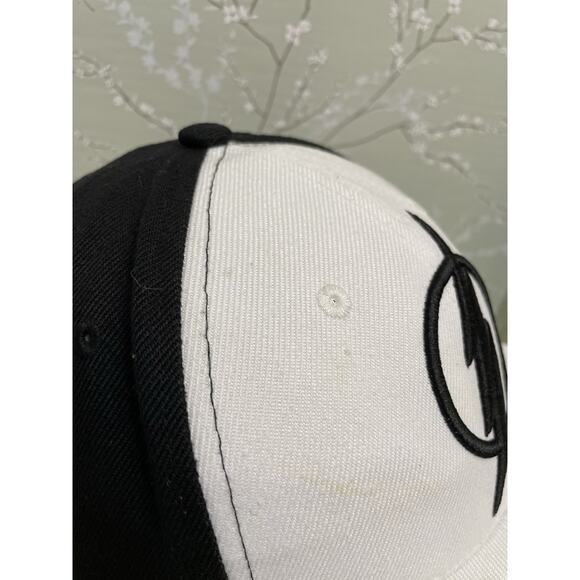 DC Comics The Flash Black White Hat Baseball Cap Snapback Six Flags 2017 - Picture 6 of 11